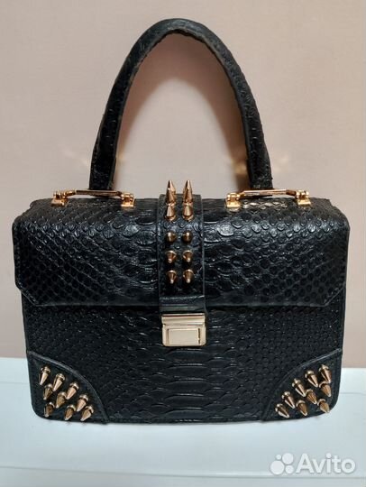 Отдам бесплатно при покупке любого товара