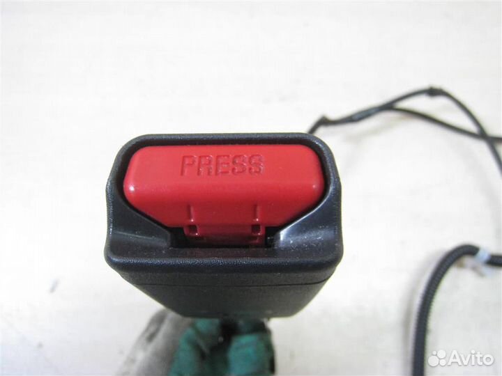 Замок ремня безопасности передний правый Toyota V