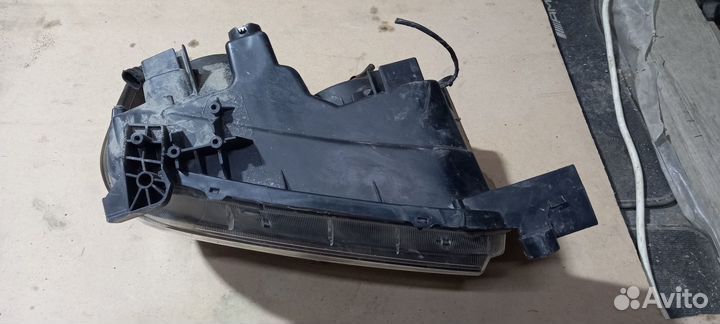 Toyota Tundra Фара передняя левая аналог Toyota Se