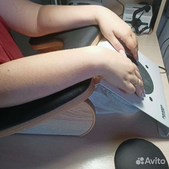 Подставка для маникюра/маникюрная подставка