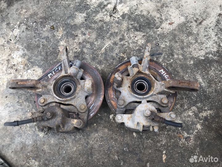 Кулак Ниссан Микра левый правый K11