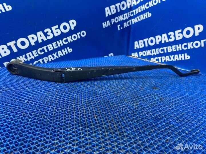 Левый поводок дворника Hyundai Solaris 1 хэтчбек