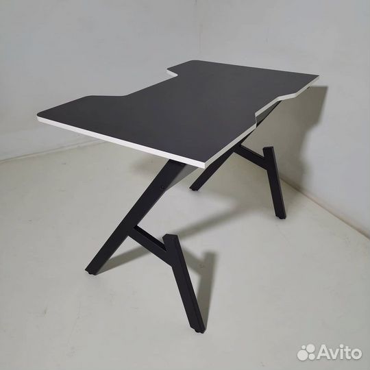 Компьютерный стол игровой
