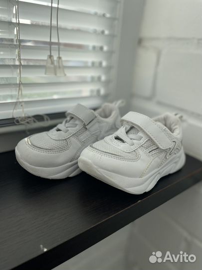 2 пары кроссовок 24 размер