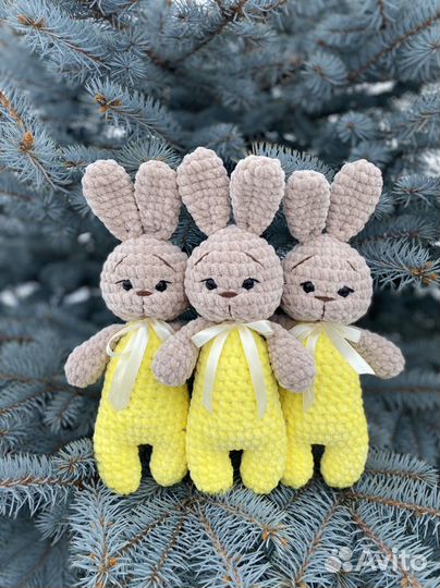 Связанный зайка для новорожденного из плюша