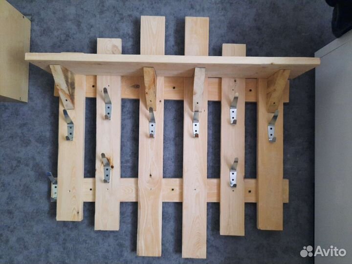 Вешалка настенная деревянная