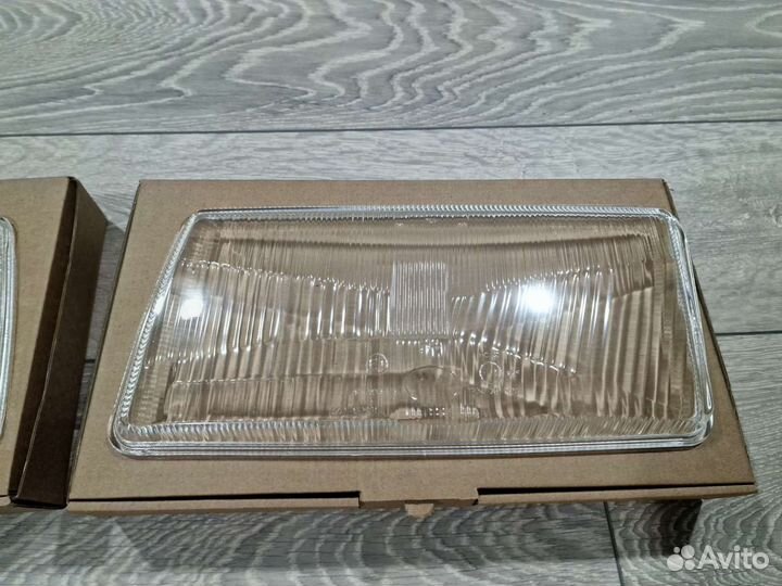 Стекло передней фары Audi 80 B3 Левое/Правое Новые