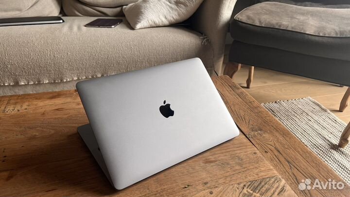Macbook pro 13 2020 i5 8GB DDR 3 512 GB