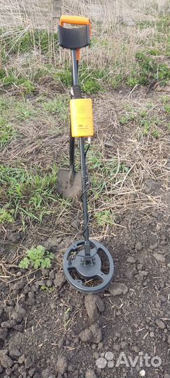 Металлоискатель st944