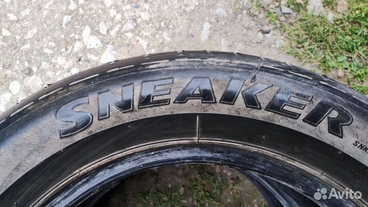 Bridgestone Sneaker 215/60 R16 95H