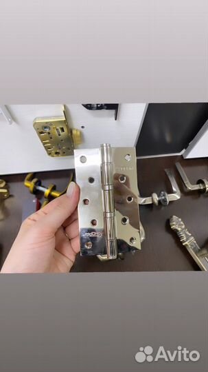 Дверные ручки,замки,петли,защелки