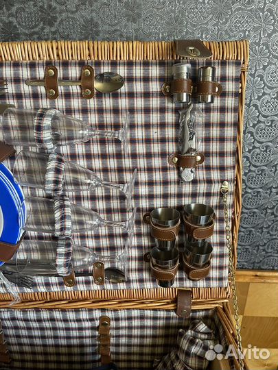 Чемодан (набор )для пикника на 4 персоны