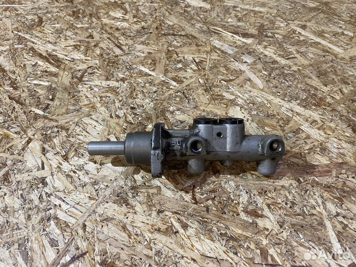 Главный тормозной цилиндр Skoda Fabia 2 07-15