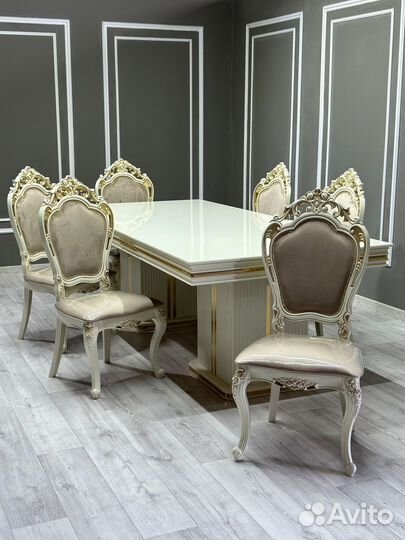 Стол и стулья в гостиную. В наличии