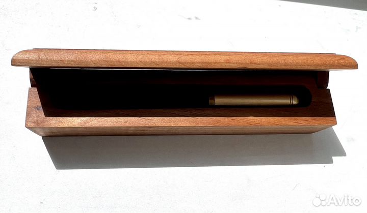 Подарочная ручка в футляре из натурального дерева