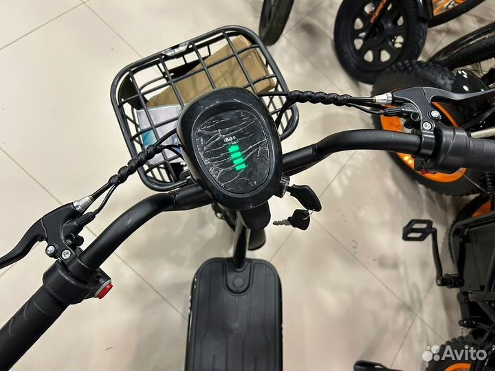 Электроскутер с педалями ABS E-bike