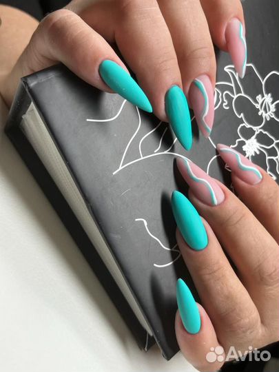 Модель на маникюр