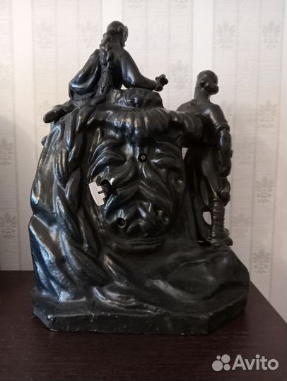 Часы Молния настольные в литом корпусе