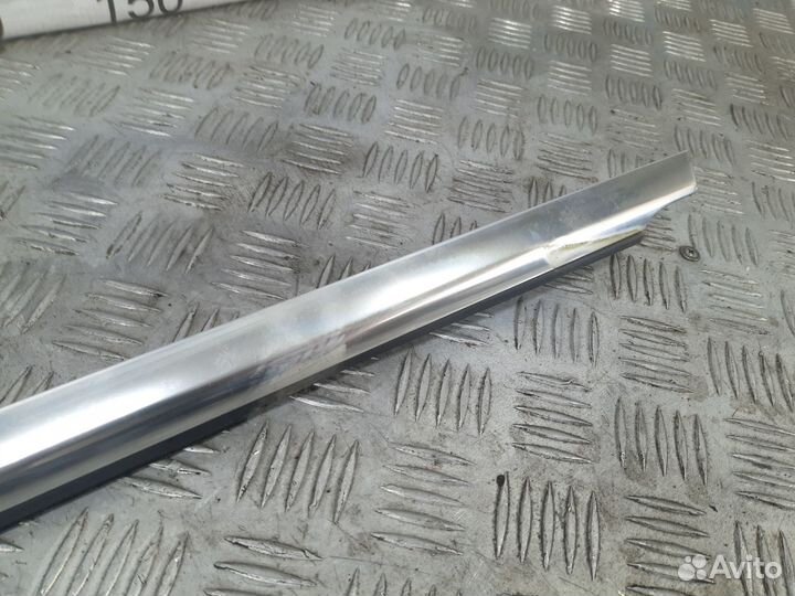 Б/У Накладка стекла переднего левого хром Merce