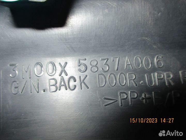 Накладка двери багажника Митсубиси Паджеро 4