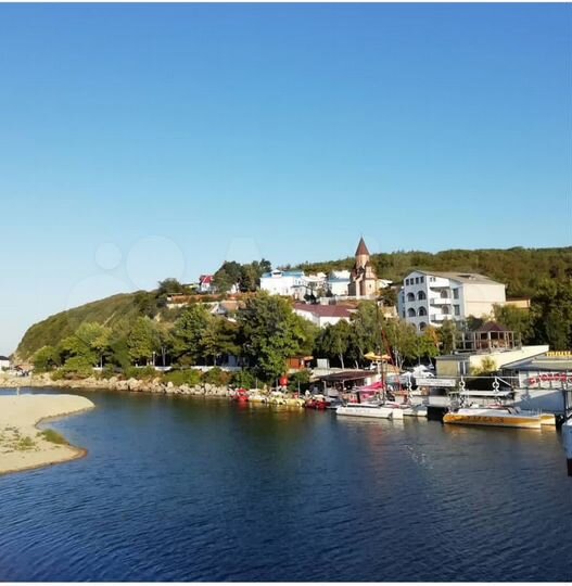 2-к. квартира, 40 м², 3/3 эт.