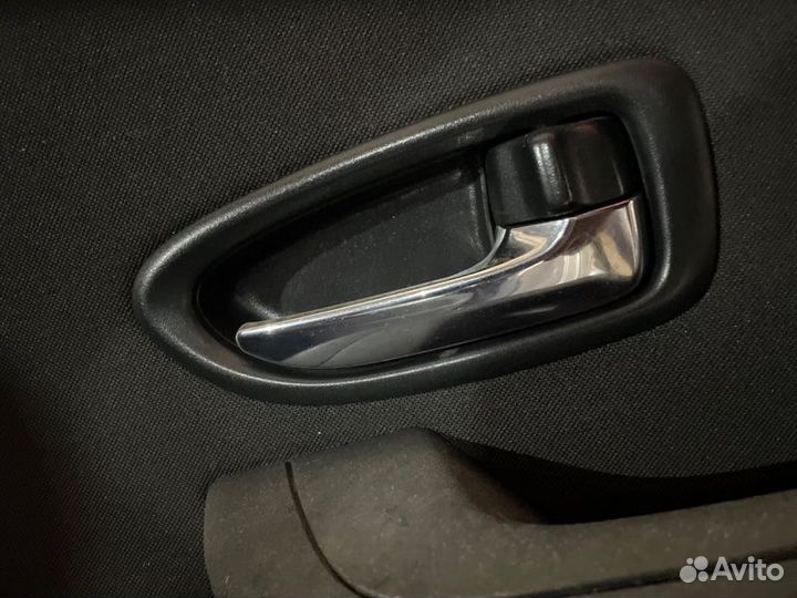 Ручка салона задняя правая Nissan Almera G15