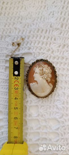 Старинная брошь Камея