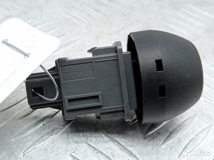 Кнопка аварийной сигнализации Toyota RAV4