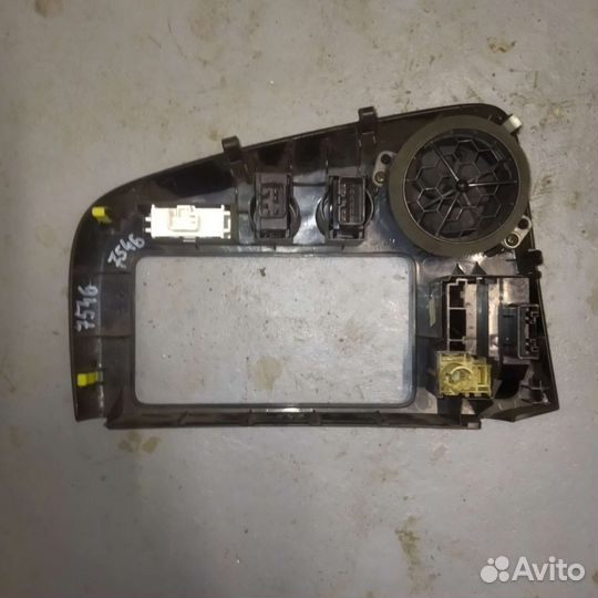 Рамка магнитолы Toyota Matrix