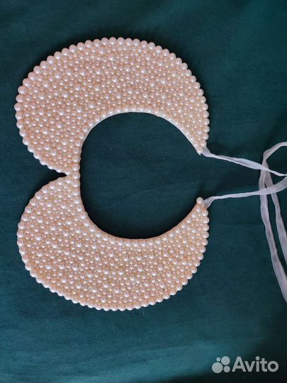 Воротник из жемчужных полусфер