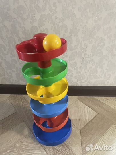 Пластиковая горка с шариком