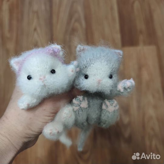 Реалистичный котёнок вязаная игрушка