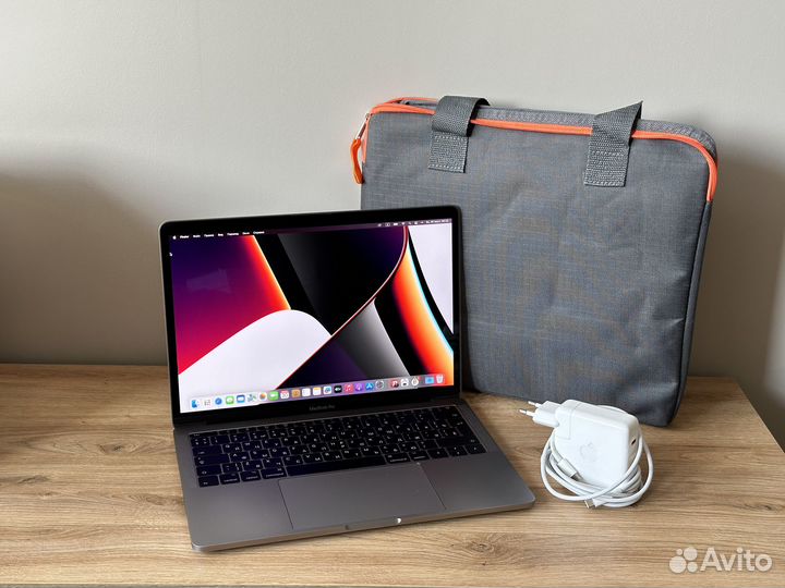 Apple MacBook Pro 13 2017 8 gb/128 Новый АКБ