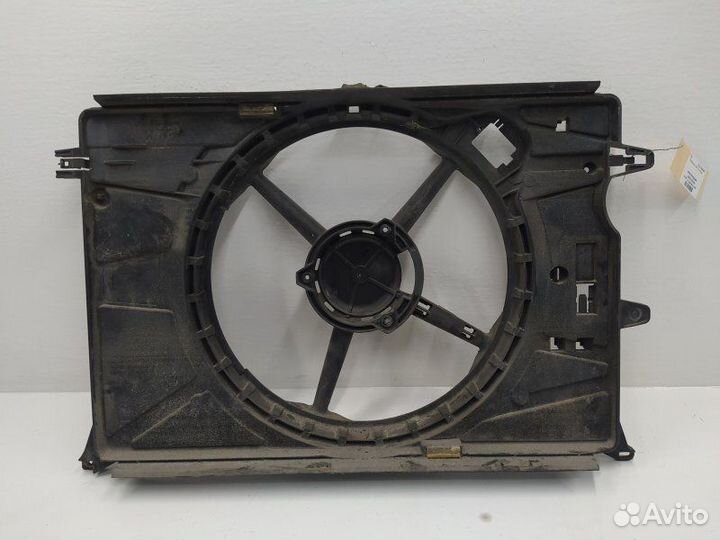 Б/У Б/У Диффузор вентилятора 8C6141000 chrysler