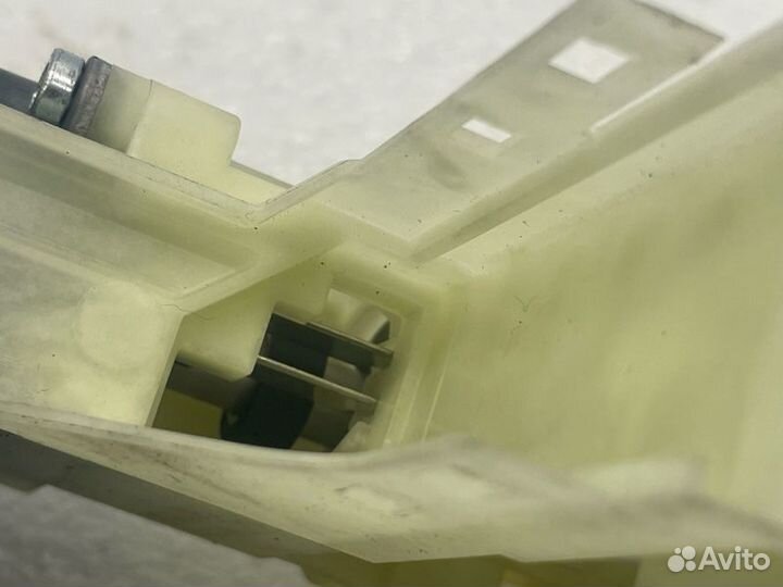 Моторчик стеклоподъемника задний левый Volkswagen