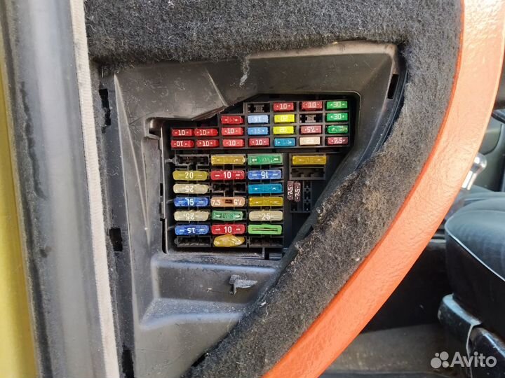 Блок предохранителей Фольксваген Гольф 4