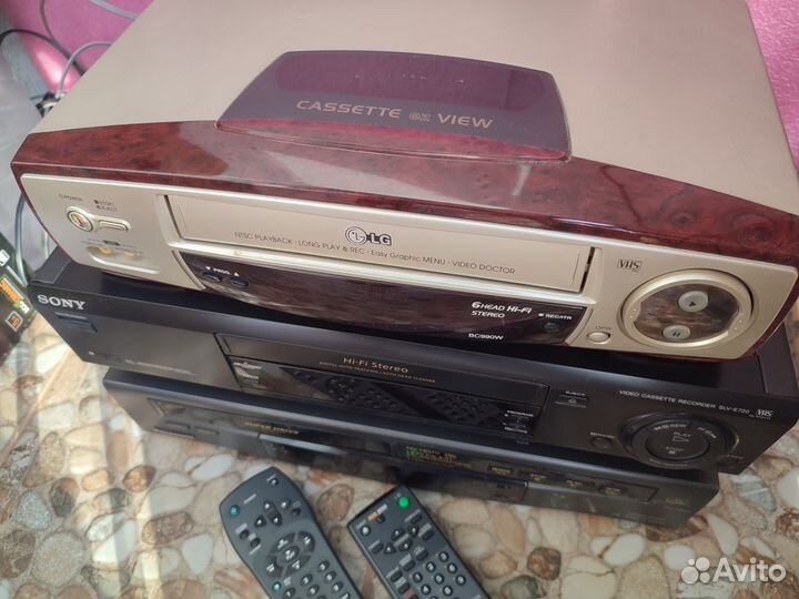 Три Hi-Fi stereo видеомагнитофона Panasonic Sony