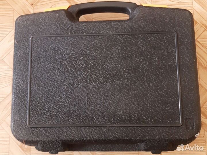 Шуруповерт с кейсом на запчасти