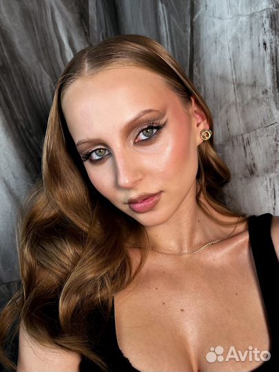 Модель на макияжбровискайсы