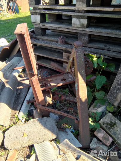 Плуг трехкорпусной