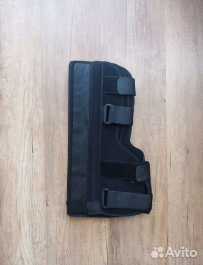 Тутор на коленный сустав