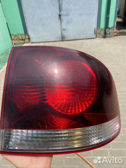 Фары на Volkswagen Touareg 2008 г