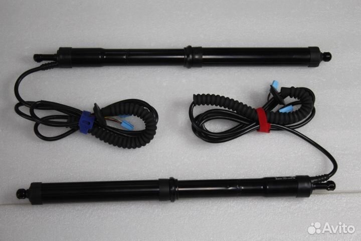 Toyota Land Cruiser 200 Доводчик багажника L2ZA9