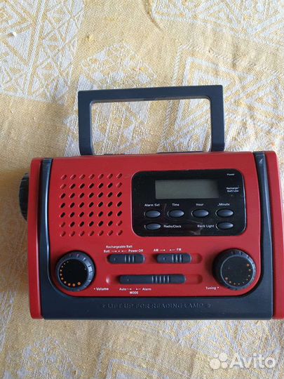 Радиоприемник-фонарик для дачи, туриста