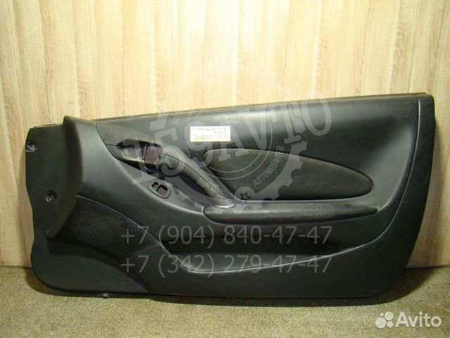 Обшивка двери передней правой Toyota Celica 7