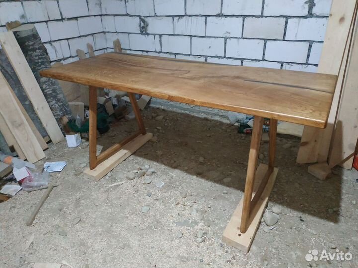 Стол с эпоксидной смолой