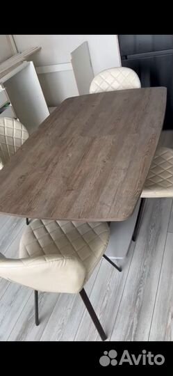 Стол и стулья