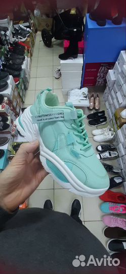 Кроссовки женские 37 размер новые