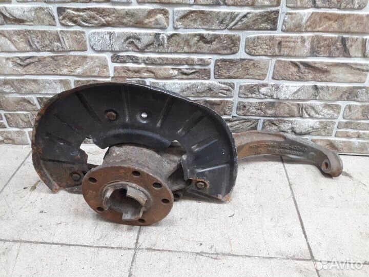 Кулак поворотный передний левый Volkswagen Touareg