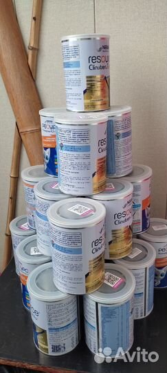 Пустые банки из под детского питания